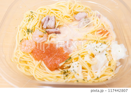 おいしいコンビニ食品の明太子ソース冷製パスタ 117442807