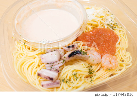 おいしいコンビニ食品の明太子ソース冷製パスタ おいしいコンビニ食品の明太子ソース冷製パスタ 117442816
