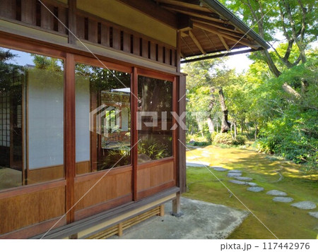 初夏の茶室と庭園　古い町並み初夏の犬山城下町 117442976