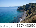 積丹半島｜神威岬へ続く「チャレンカの小道」からの眺望、積丹ブルーに染まり絶景です　 117443250