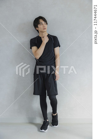 スポーツウェアを着た男性 スポーツウェアを着た男性 117444671