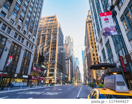 ニューヨーク　マンハッタンの朝 117444927