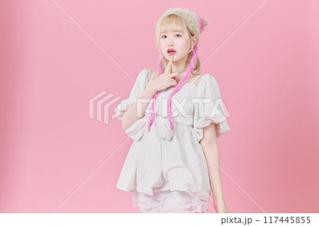 Y2Kファッションモデル 117445855