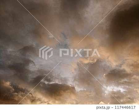夕日に染まる雲 117446617