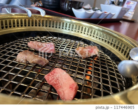 焼肉で焼いた肉 117446905