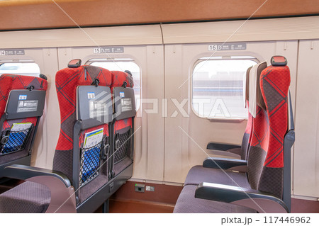 北陸新幹線の自由席車内 2 北陸新幹線の自由席車内 2 117446962