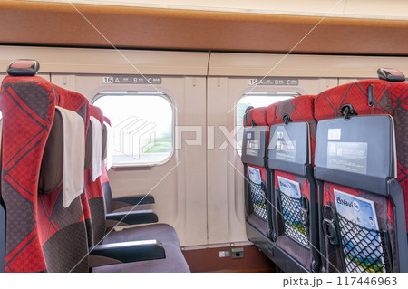 北陸新幹線の自由席車内 3 117446963