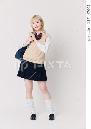 金髪の女子高生 117447001