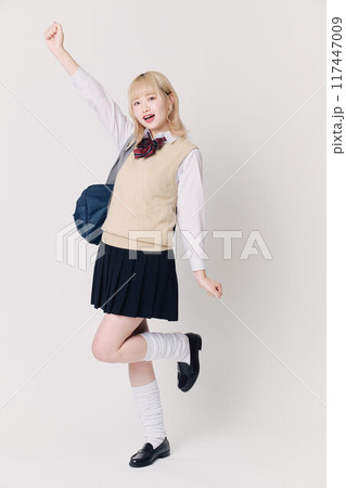 金髪の女子高生 金髪の女子高生 117447009