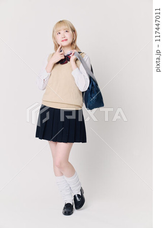 金髪の女子高生 117447011