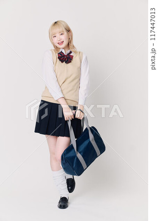金髪の女子高生 金髪の女子高生 117447013