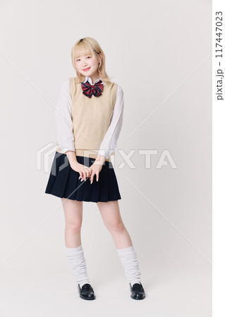 金髪の女子高生 金髪の女子高生 117447023