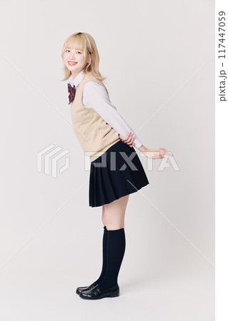 金髪の女子高生 117447059