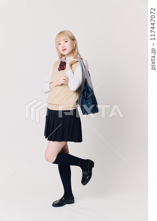 金髪の女子高生 金髪の女子高生 117447072