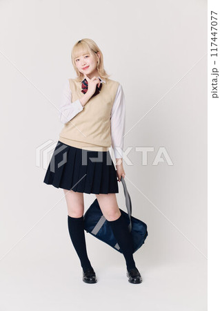 金髪の女子高生 金髪の女子高生 117447077
