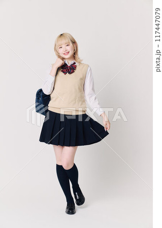 金髪の女子高生 金髪の女子高生 117447079