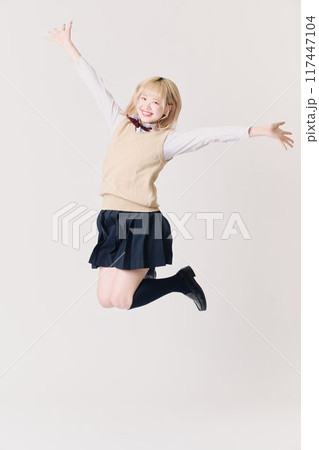 金髪の女子高生 117447104