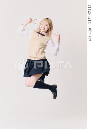金髪の女子高生 117447113