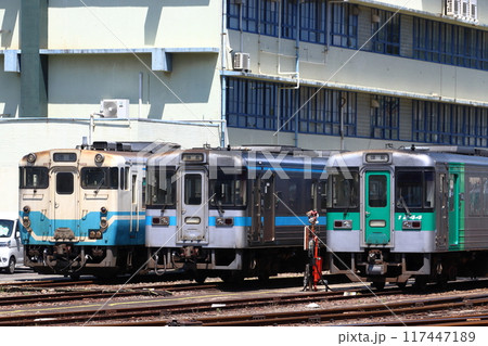 徳島駅/徳島運転所に留置中の1000形・キハ40系(徳島県徳島市) 徳島駅/徳島運転所に留置中の1000形・キハ40系(徳島県徳島市) 117447189