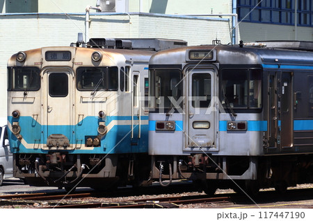 徳島駅/徳島運転所に留置中の1000形・キハ40系(徳島県徳島市) 徳島駅/徳島運転所に留置中の1000形・キハ40系(徳島県徳島市) 117447190