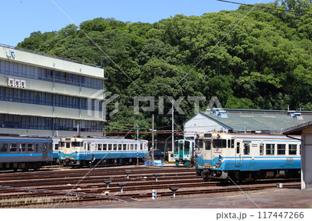 徳島運転所／徳島駅ホームにて（徳島県徳島市） 117447266