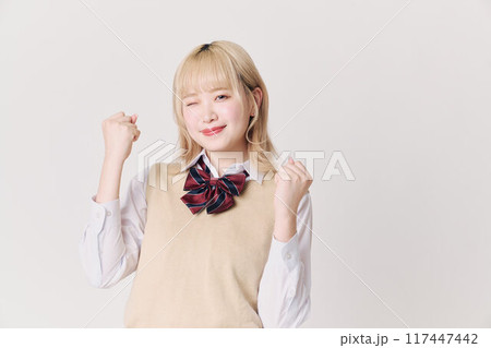 金髪の女子高生 117447442