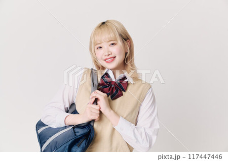 金髪の女子高生 117447446