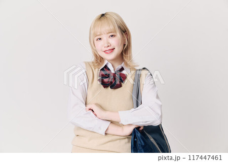 金髪の女子高生 117447461