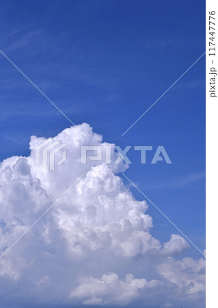 日本の横浜都市景観 終戦の日。横浜から都心上空に広がる積乱雲…あの日の空は…=8月15日 日本の横浜都市景観 終戦の日。横浜から都心上空に広がる積乱雲…あの日の空は…=8月15日 117447776