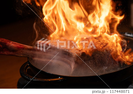 トマホーク　牛肉　フランベ 117448071