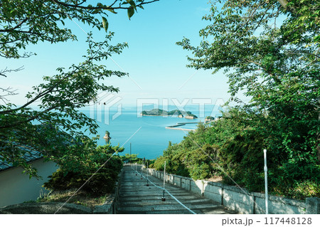 小豆島の富丘八幡神社からの眺め（エンジェルロード方面） 117448128