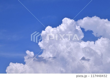 日本の横浜都市景観 終戦の日。横浜から都心上空に広がる積乱雲…あの日の空は…＝8月15日 117448432