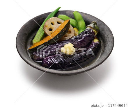 夏にぴったりの冷たい前菜。 野菜をさっと茹でたり揚げたりして、だし汁に浸したもの。 117449654