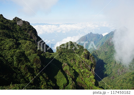 ベトナム サパ ファンシーパン 山 ベトナム サパ ファンシーパン 山 117450182