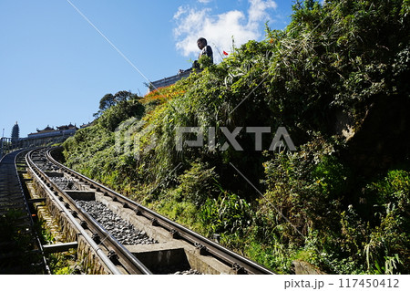 ベトナム サパ ファンシーパン 山 線路 ベトナム サパ ファンシーパン 山 線路 117450412