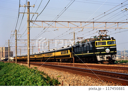 2006年　東海道線を走るEF8143サロンカーなにわ団臨 117450881