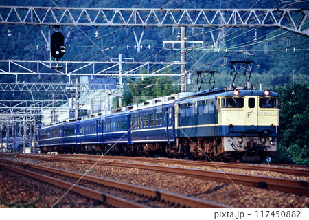 2006年 東海道線を走るEF651125快速ムーンライト高知・松山の