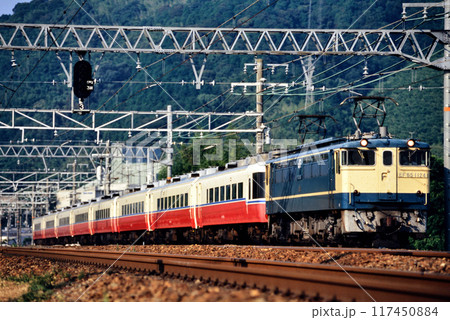 2006年 東海道線を走るEF651124快速ムーンライト九州 2006年 東海道線を走るEF651124快速ムーンライト九州 117450884