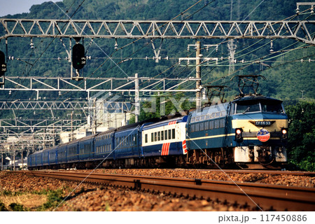 2006年　東海道線を走るEF6653ブルートレインなは・あかつき 117450886