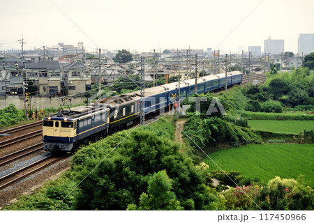 2006年　東海道線を走るEF651113ブルートレイン銀河 117450966