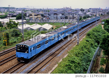 2006年　東海道緩行線を走る201系普通電車7両 117451010