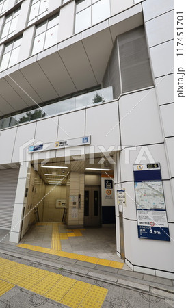東京メトロ神田駅6番出入口、エレベーターが設置されている 117451701