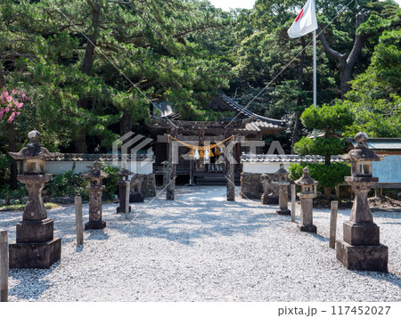 長崎県対馬市　和多都美神社の境内 117452027