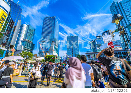 日本の東京都市景観終戦の日…あの日の悲劇から…あの空に散った若者…。インバウンドに沸く渋谷…平和を… 日本の東京都市景観終戦の日…あの日の悲劇から…あの空に散った若者…。インバウンドに沸く渋谷…平和を… 117452291
