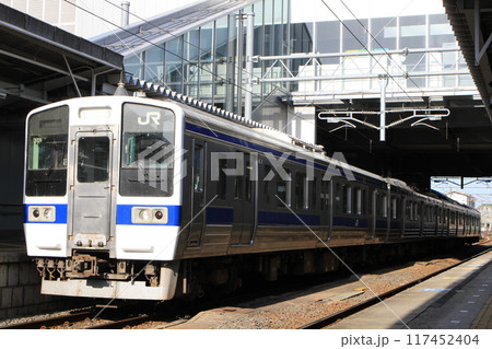 いわき駅に停車中の「JR東日本の415系(1500番台)」 いわき駅に停車中の「JR東日本の415系(1500番台)」 117452404