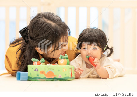 A baby's lifestyle 117453199