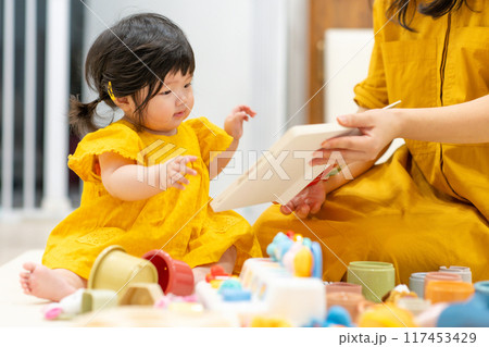 A baby's lifestyle 117453429