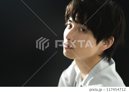 男性ポートレート 横顔 男性ポートレート 横顔 117454712