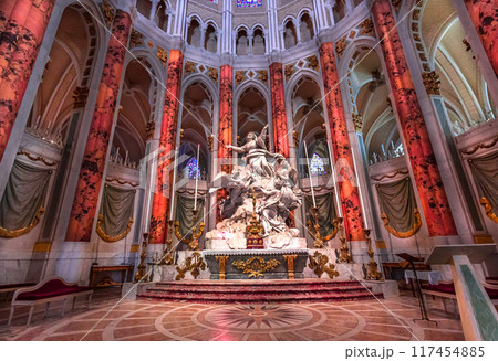 altar and choir of Chartres Cathedral , France altar and choir of Chartres Cathedral , France 117454885