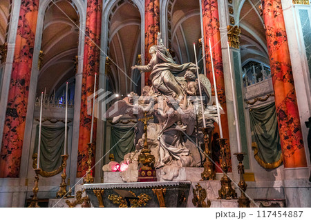 altar and choir of Chartres Cathedral , France altar and choir of Chartres Cathedral , France 117454887
